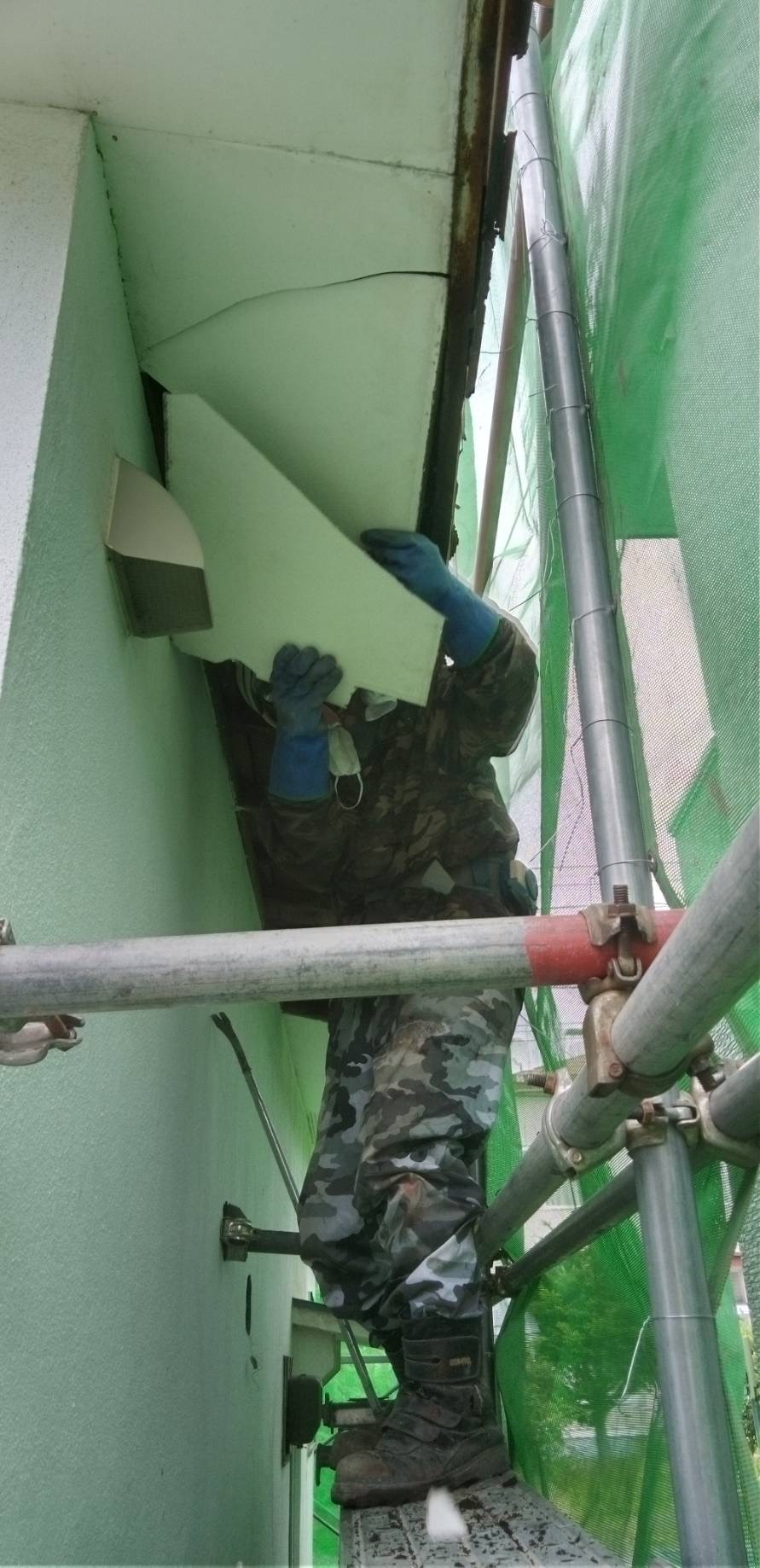 軒天（石綿含有材）撤去