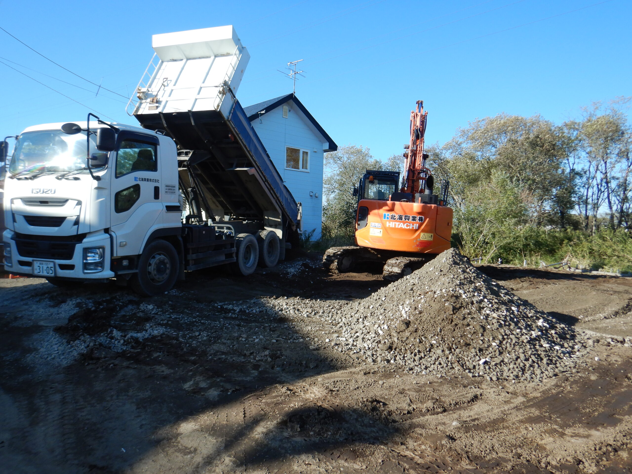 埋戻し山砂搬入